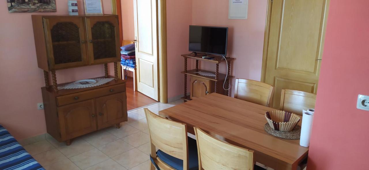 Apartments Ivka Omiš Екстериор снимка