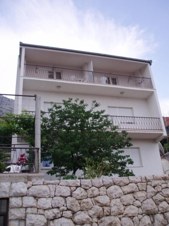 Apartments Ivka Omiš Екстериор снимка