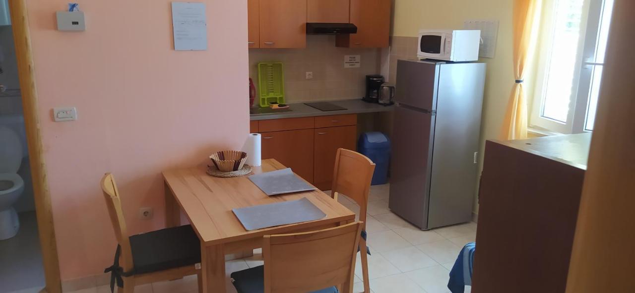 Apartments Ivka Omiš Екстериор снимка