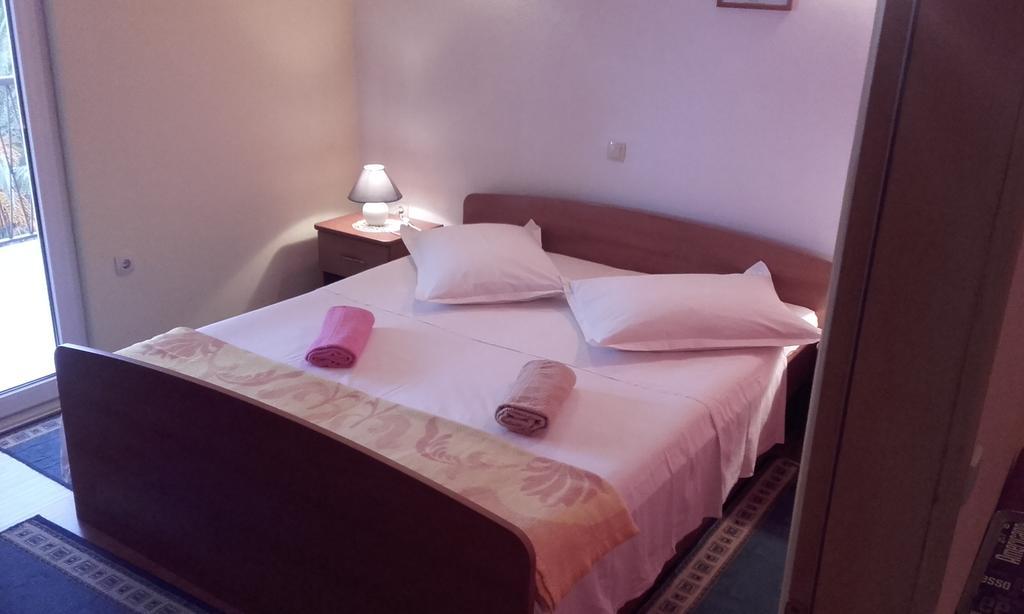Apartments Ivka Omiš Екстериор снимка