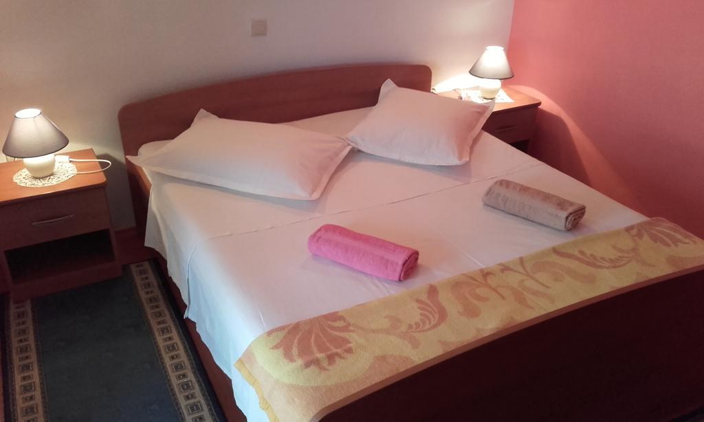 Apartments Ivka Omiš Екстериор снимка