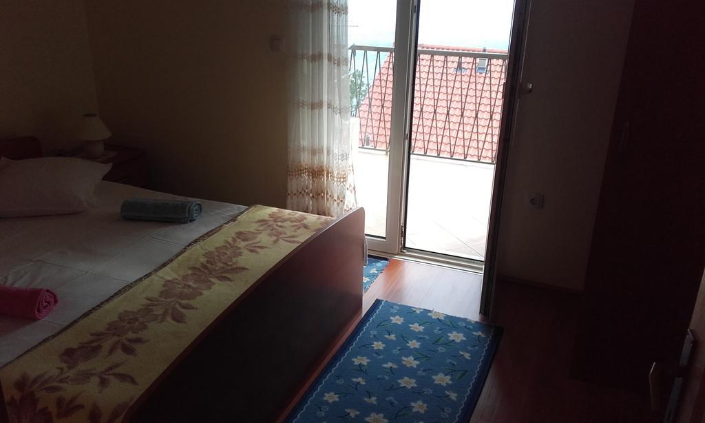Apartments Ivka Omiš Екстериор снимка