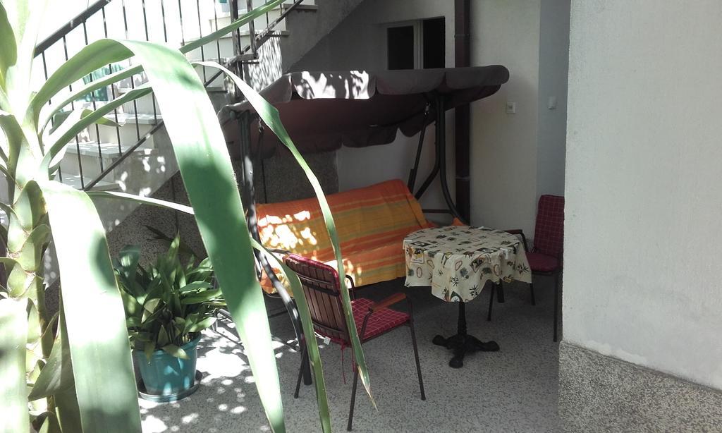 Apartments Ivka Omiš Екстериор снимка