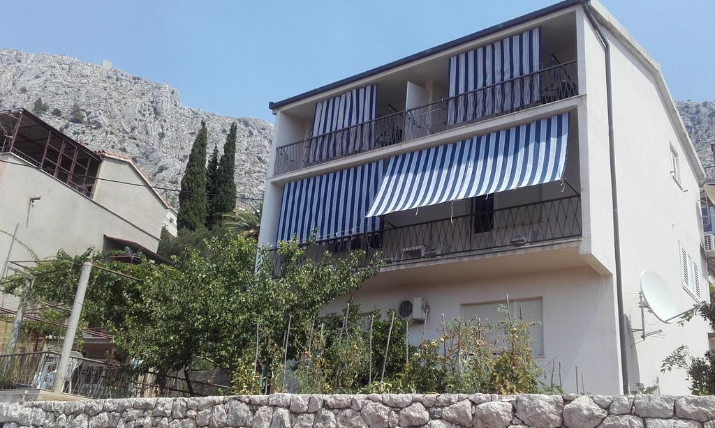 Apartments Ivka Omiš Екстериор снимка